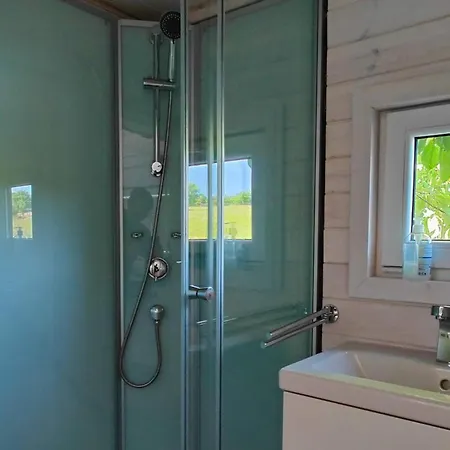 Tiny House Am Naturteich Mit Terrasse & Kamin - Fuer Bis Zu 5 Personen - Fuer Kurzentschlossene